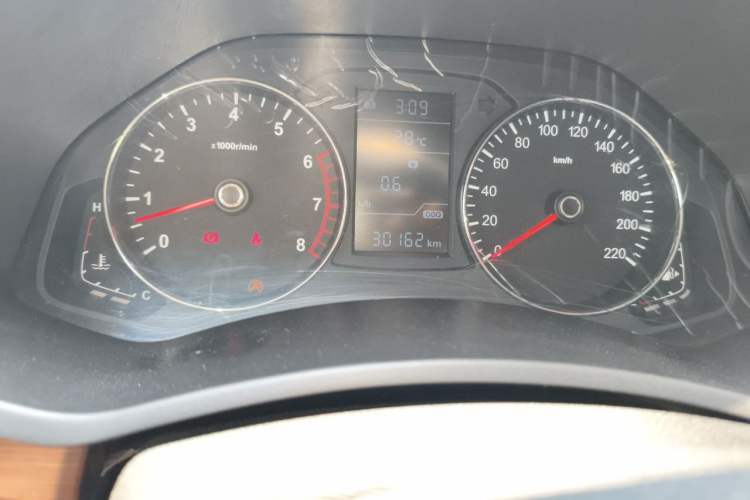 Used FAW Senya R7 2017 1.6L Manual Luxury Model Odometer Close Up