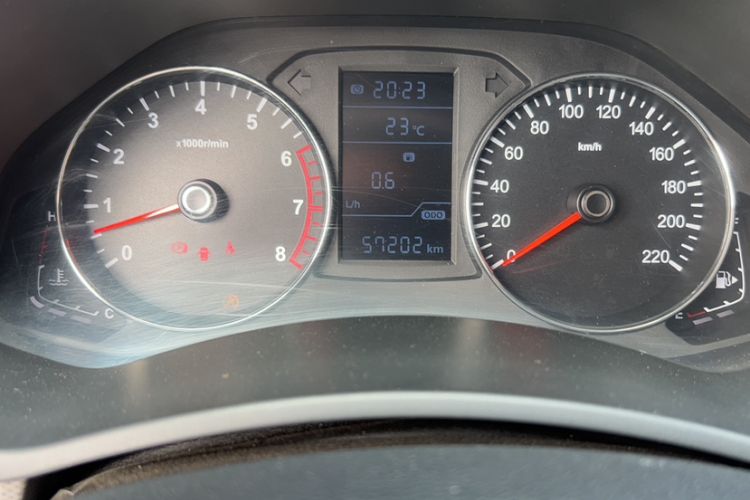 Used FAW Senya R7 2017 1.6L Manual Luxury Model Odometer Close Up