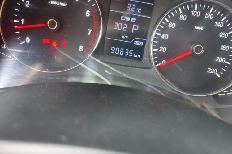 Used FAW Senya R7 2017 Revised Version 1.6L Automatic Luxury Edition Odometer Close Up
