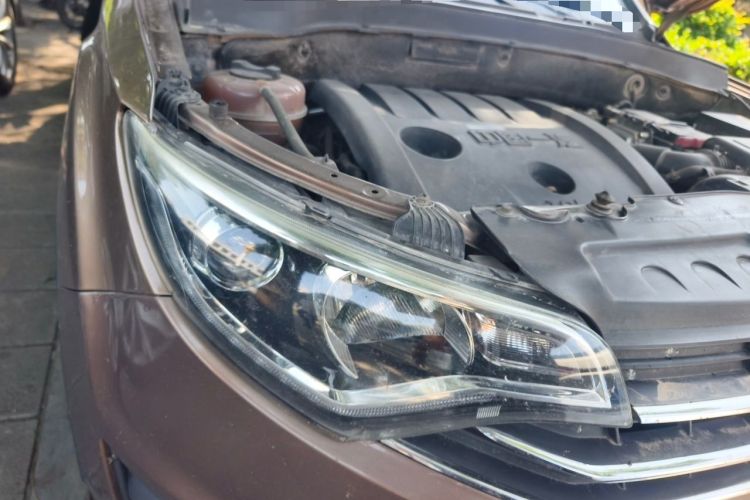 Used FAW Senya R7 2017 Revised Version 1.6L Automatic Luxury Edition Right Front Headlight