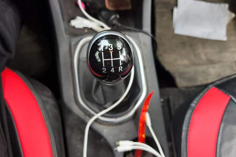 Used FAW Senya R7 2017 1.6L Manual Luxury Model Gear Lever