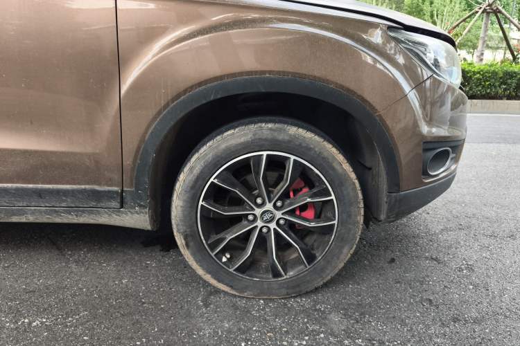 Used FAW Senya R7 2017 1.6L Manual Luxury Model Right Front Wheel Hub
