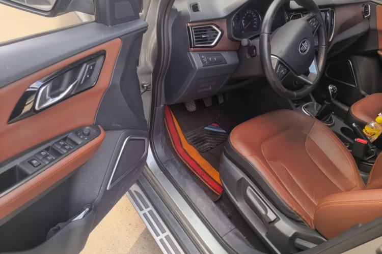 Used FAW Senya R7 2017 1.6L Manual Luxury Model Driver Seat