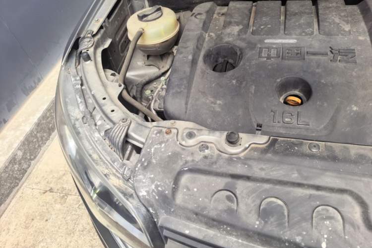 Used FAW Senya R7 2017 1.6L Manual Luxury Model Engine Bay Right