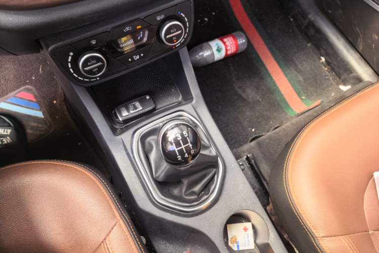 Used FAW Senya R7 2017 1.6L Manual Luxury Model Gear Lever