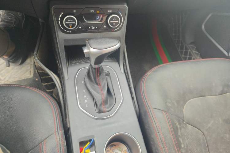 Used FAW Senya R7 2017 1.6L Automatic Prestige Model Gear Lever