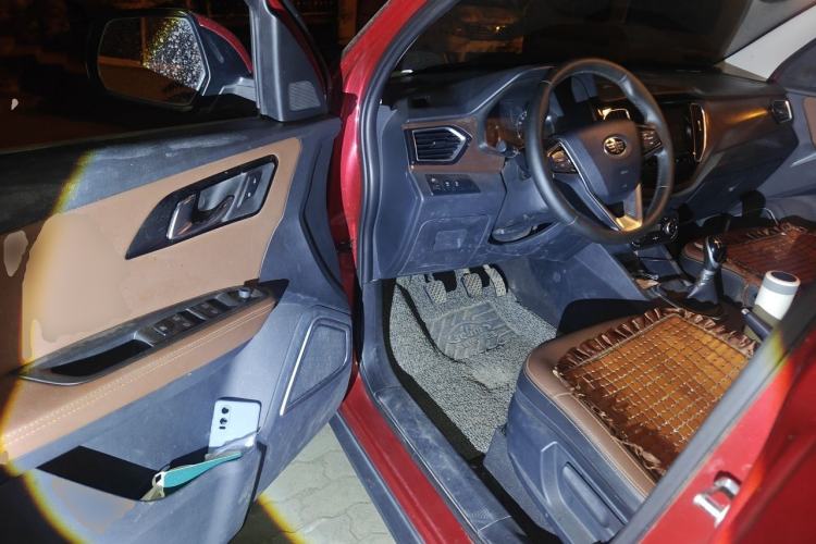 Used FAW Senya R7 2017 1.6L Manual Luxury Model Driver Seat