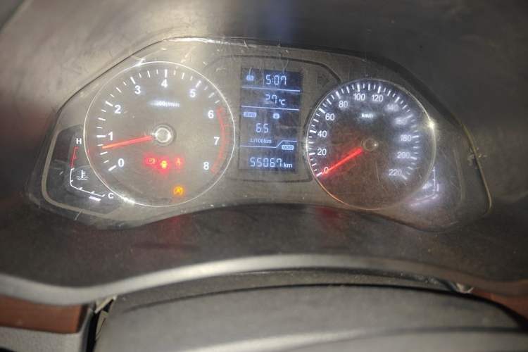 Used FAW Senya R7 2017 1.6L Manual Luxury Model Odometer Close Up