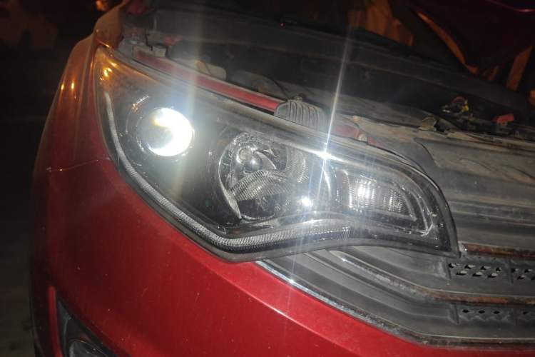 Used FAW Senya R7 2017 1.6L Manual Luxury Model Right Front Headlight