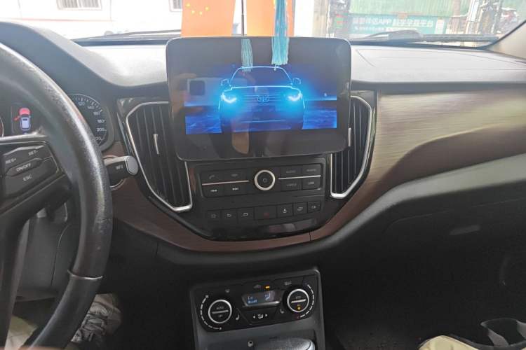 Used FAW Senya R7 2017 Smart Connected Version 1.6L Automatic Enjoyment Model Audio And AC Panel