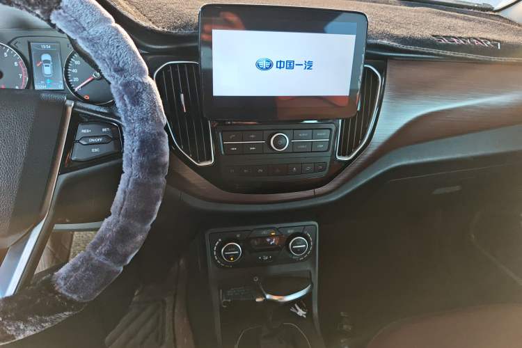 Used FAW Senya R7 2017 1.6L Automatic Smart Version Audio And AC Panel