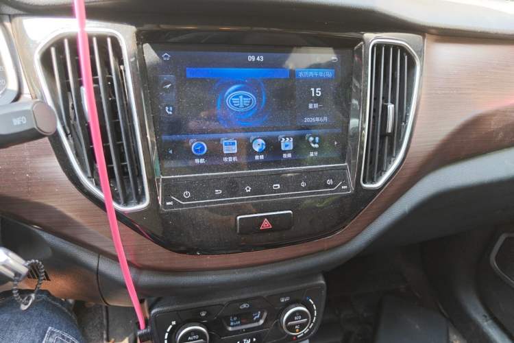 Used FAW Senya R7 2017 1.6L Manual Luxury Model Audio And AC Panel