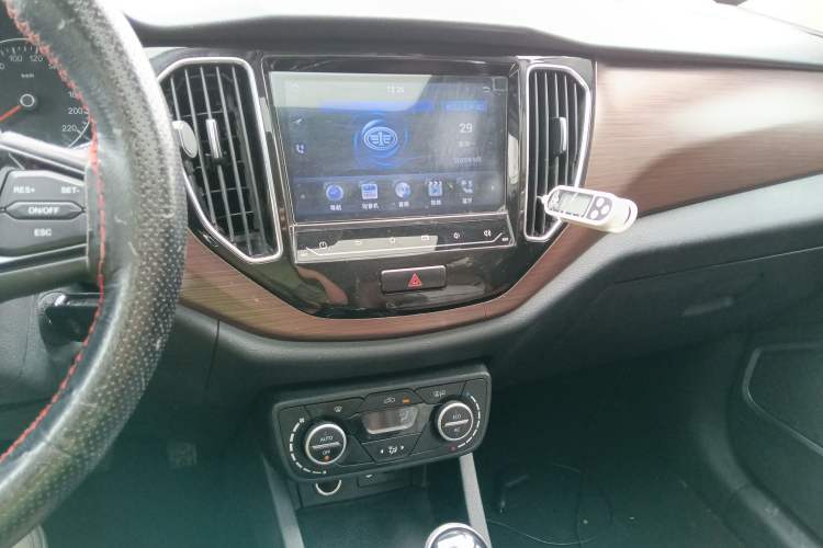 Used FAW Senya R7 2017 1.6L Manual Luxury Model Audio And AC Panel