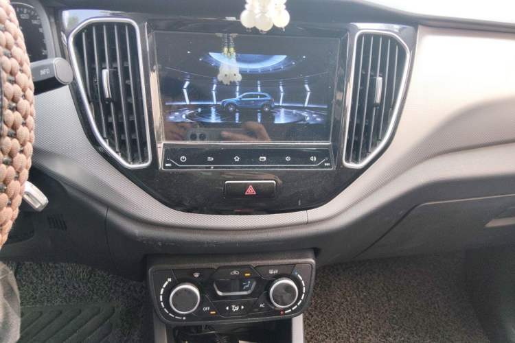 Used FAW Senya R7 2017 1.6L Manual Luxury Model Audio And AC Panel