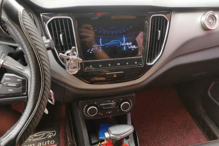 Used FAW Senya R7 2017 1.6L Automatic Luxury Model Audio And AC Panel