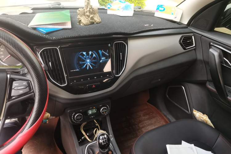 Used FAW Senya R7 2017 1.6L Manual Luxury Model Audio And AC Panel