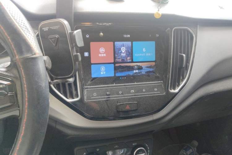 Used FAW Senya R7 2017 Smart Connected Version 1.5T Manual Zhiqing Model Audio And AC Panel