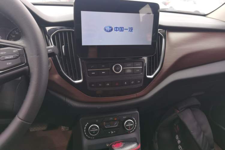 Used FAW Senya R7 2017 1.6L Automatic Smart Version Audio And AC Panel