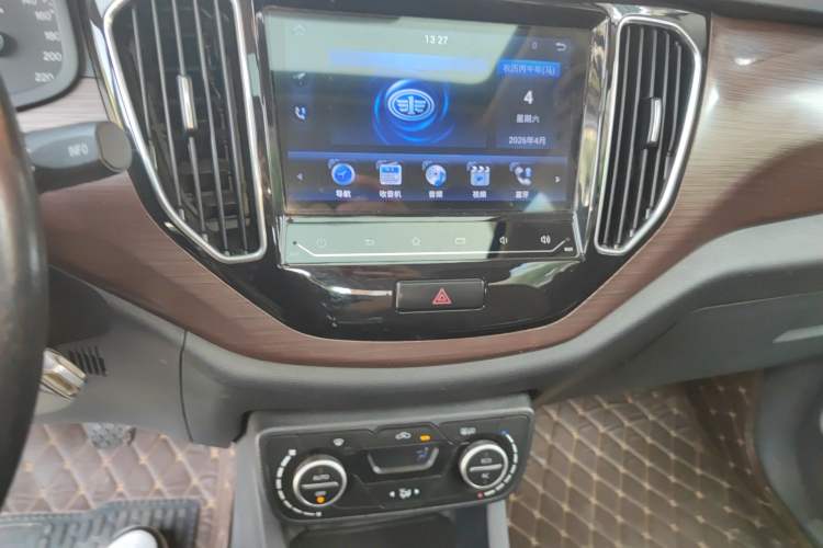 Used FAW Senya R7 2017 1.6L Manual Luxury Model Audio And AC Panel