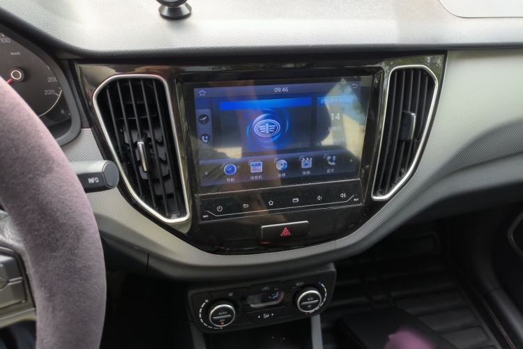 Used FAW Senya R7 2017 1.6L Manual Luxury Model Audio And AC Panel