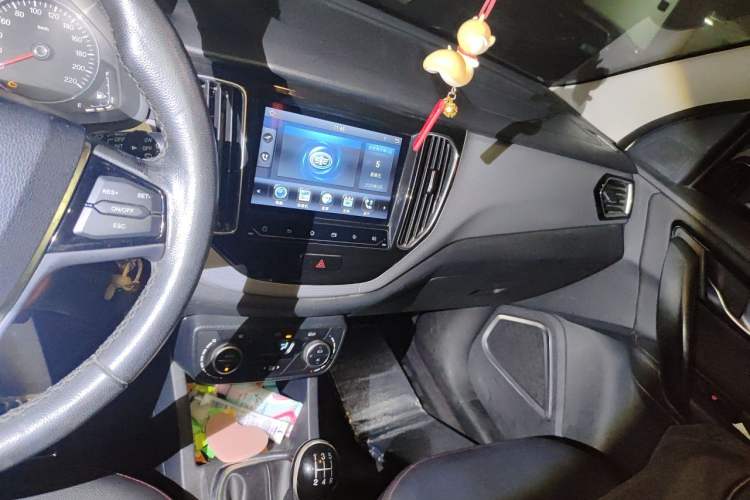 Used FAW Senya R7 2017 1.6L Manual Luxury Model Audio And AC Panel