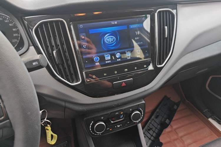Used FAW Senya R7 2017 1.6L Manual Comfort Model Audio And AC Panel