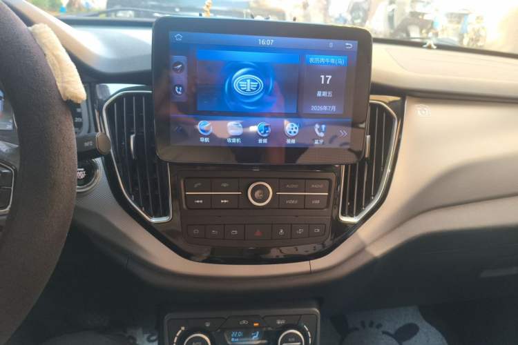 Used FAW Senya R7 2017 1.6L Automatic Prestige Model Audio And AC Panel