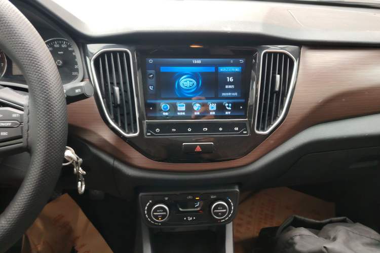Used FAW Senya R7 2017 1.6L Manual Luxury Model Audio And AC Panel