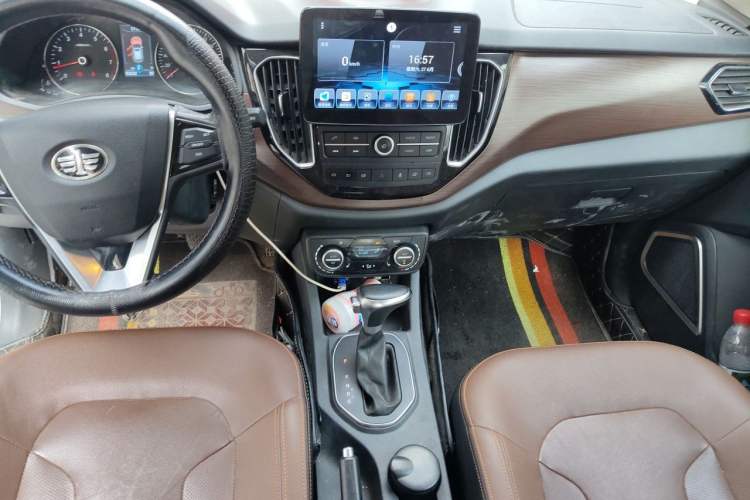 Used FAW Senya R7 2017 1.6L Automatic Prestige Model Audio And AC Panel