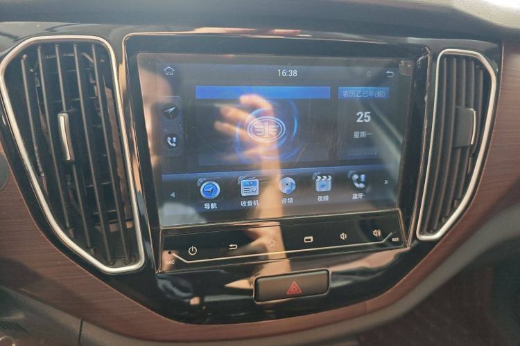Used FAW Senya R7 2017 1.6L Manual Luxury Model Audio And AC Panel