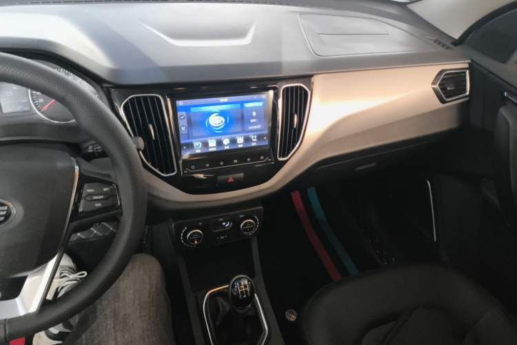 Used FAW Senya R7 2017 1.6L Manual Luxury Model Audio And AC Panel