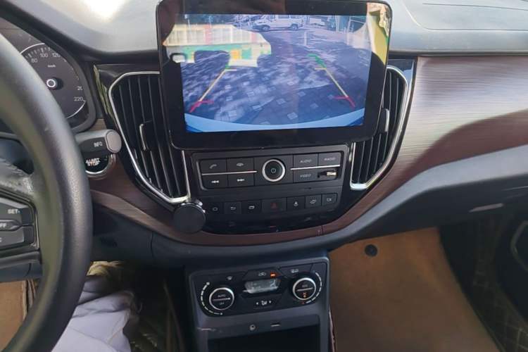 Used FAW Senya R7 2017 1.6L Automatic Smart Version Audio And AC Panel