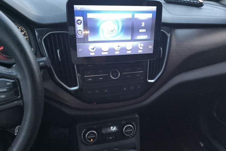 Used FAW Senya R7 2017 1.6L Automatic Smart Version Audio And AC Panel