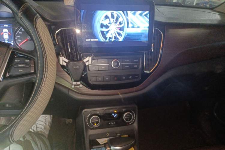 Used FAW Senya R7 2017 1.6L Automatic Smart Version Audio And AC Panel