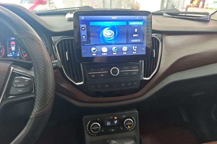 Used FAW Senya R7 2017 1.6L Automatic Prestige Model Audio And AC Panel