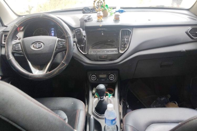 Used FAW Senya R7 2017 Smart Connected Version 1.5T Manual Zhiqing Model Center Console