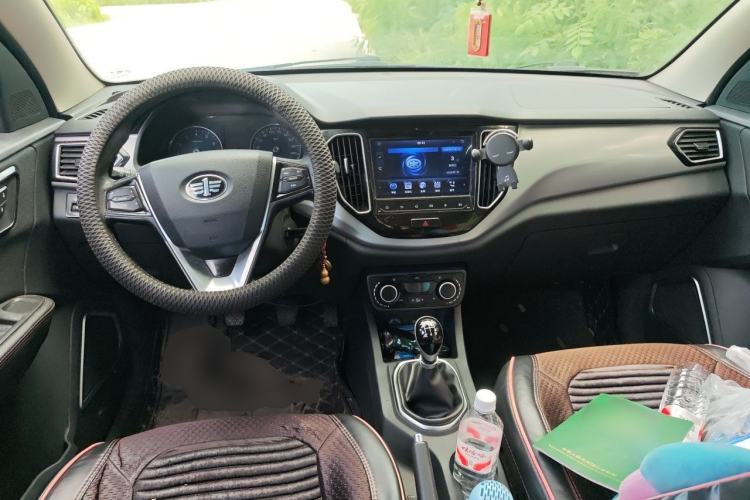 Used FAW Senya R7 2017 1.6L Manual Comfort Model Center Console
