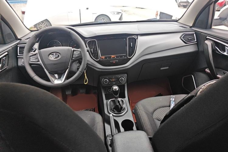 Used FAW Senya R7 2017 1.6L Manual Comfort Model Center Console