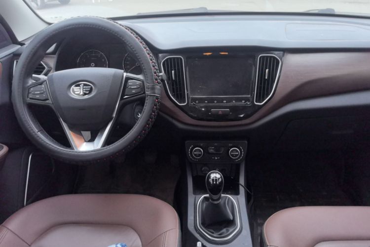 Used FAW Senya R7 2017 1.6L Manual Luxury Model Center Console