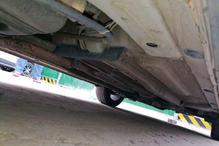 Used FAW Senya R7 2017 1.6L Manual Comfort Model Chassis Rear Right