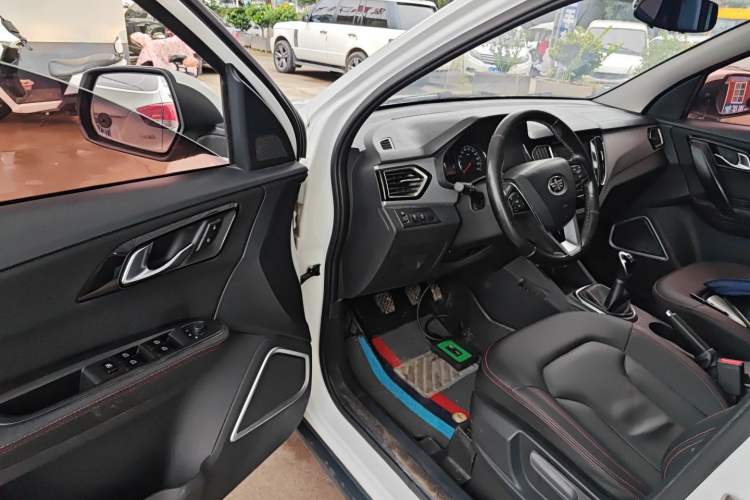 Used FAW Senya R7 2017 1.6L Manual Luxury Model Driver Seat