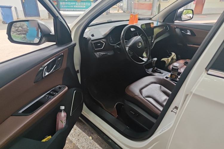 Used FAW Senya R7 2017 Smart Connected Version 1.6L Automatic Enjoyment Model Driver Seat
