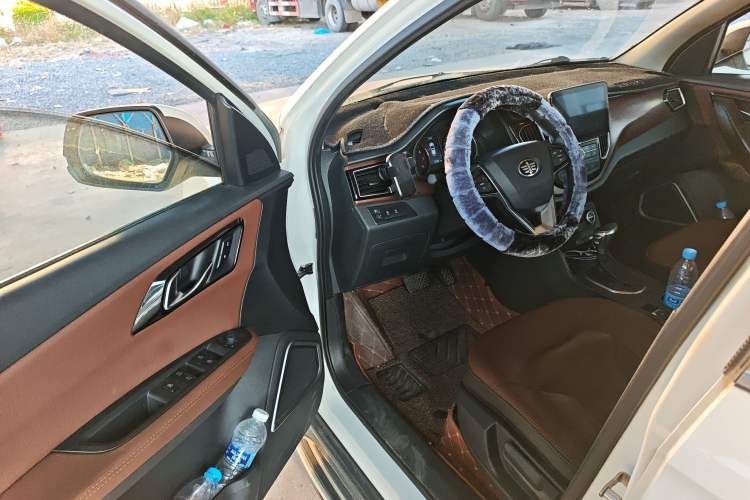 Used FAW Senya R7 2017 1.6L Automatic Smart Version Driver Seat