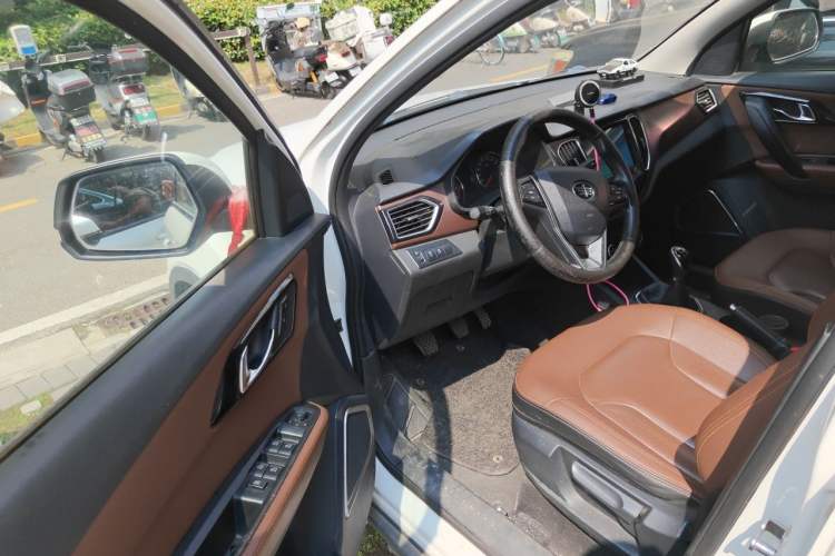 Used FAW Senya R7 2017 1.6L Manual Luxury Model Driver Seat