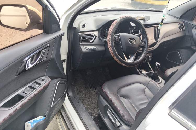 Used FAW Senya R7 2017 1.6L Manual Luxury Model Driver Seat