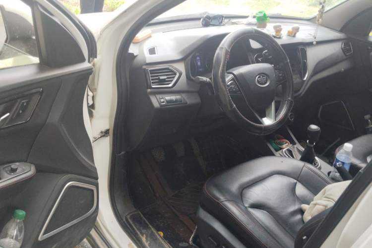 Used FAW Senya R7 2017 Smart Connected Version 1.5T Manual Zhiqing Model Driver Seat