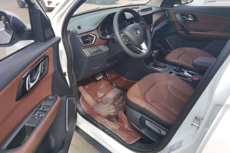 Used FAW Senya R7 2017 1.6L Automatic Smart Version Driver Seat