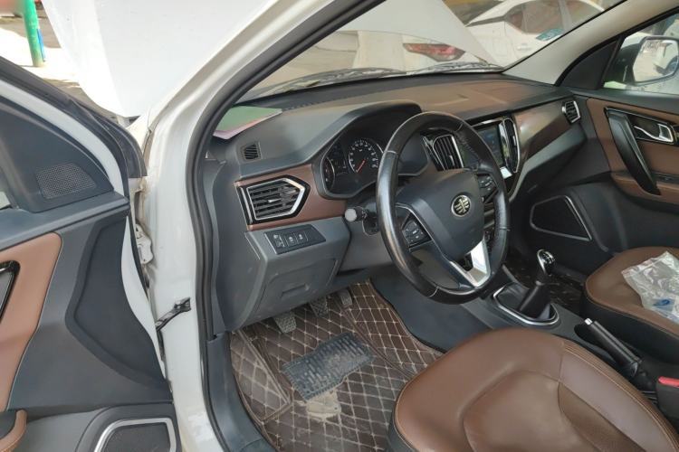 Used FAW Senya R7 2017 1.6L Manual Luxury Model Driver Seat