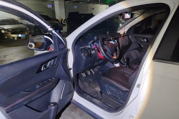 Used FAW Senya R7 2017 1.6L Manual Luxury Model Driver Seat