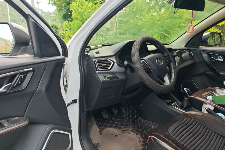 Used FAW Senya R7 2017 1.6L Manual Comfort Model Driver Seat